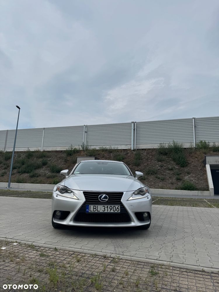 Lexus IS 300h Prestige - 10