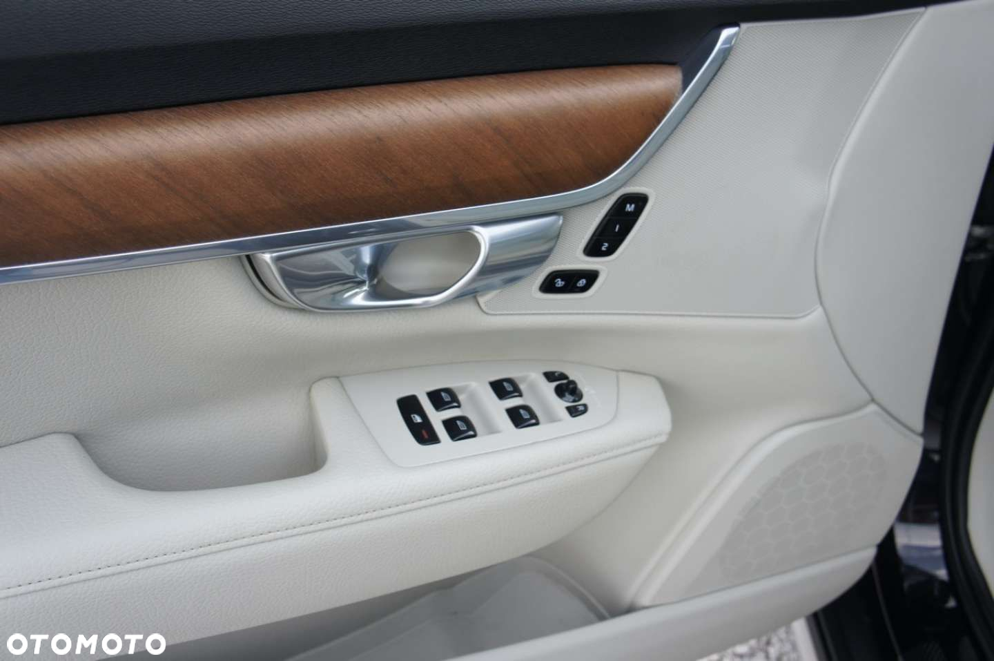 Volvo V90 Cross Country - 16