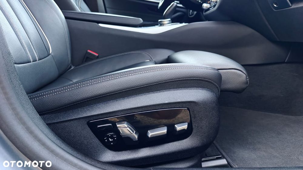 BMW Seria 5 520i Luxury Line - 29