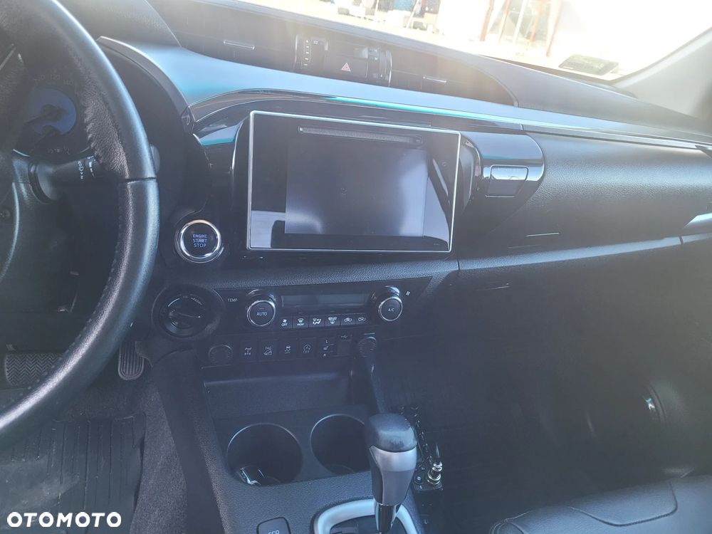 Toyota Hilux - 25
