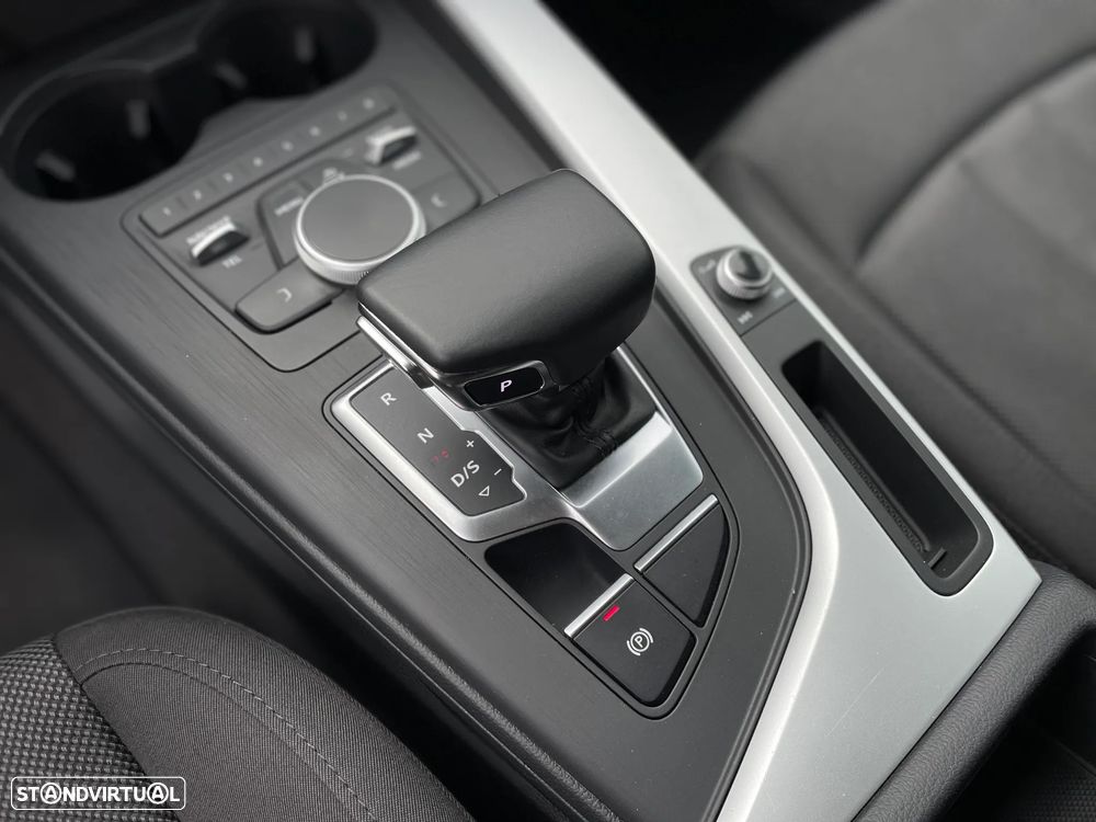 Audi A4 Avant 2.0 TDI Advance S tronic - 12