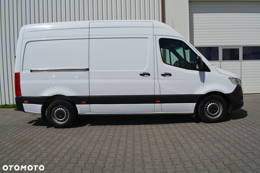 Mercedes-Benz Sprinter 907 319 CDI - 9