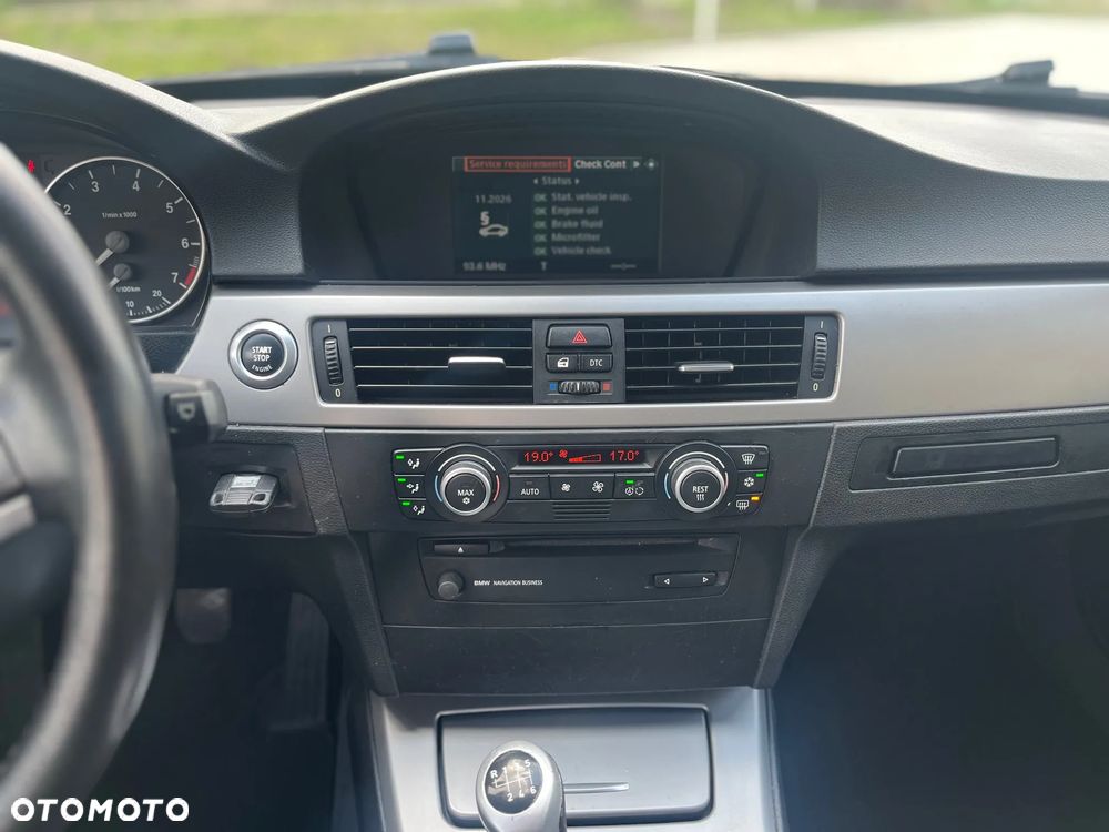 BMW Seria 3 318i - 17