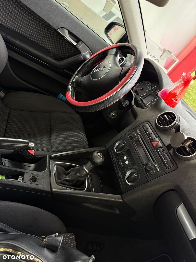 Audi A3 3-drzwiowe 1.6 Attraction - 14