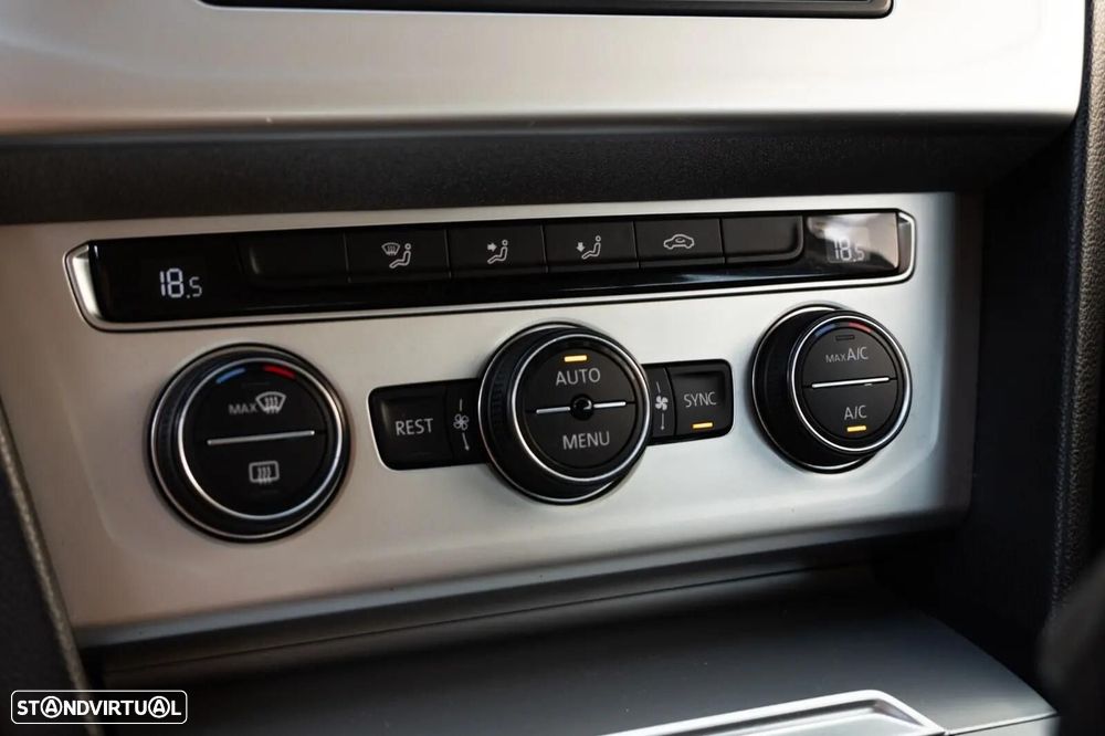 VW Passat Variant 1.6 TDI Confortline DSG - 25