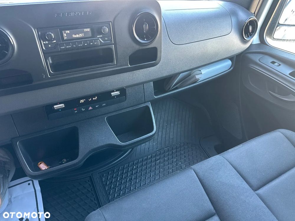 Mercedes-Benz ESPRINTER - 27