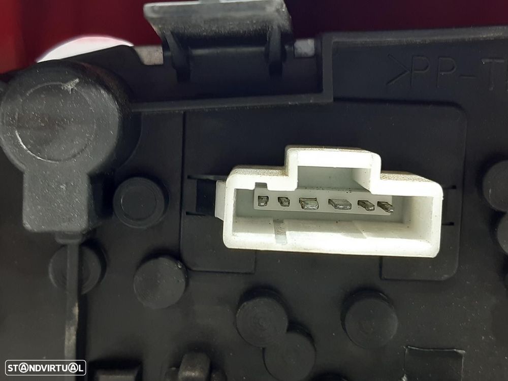 FAROLIM TRASEIRO ESQUERDO PEUGEOT 406 2000 -6350E8 - 2