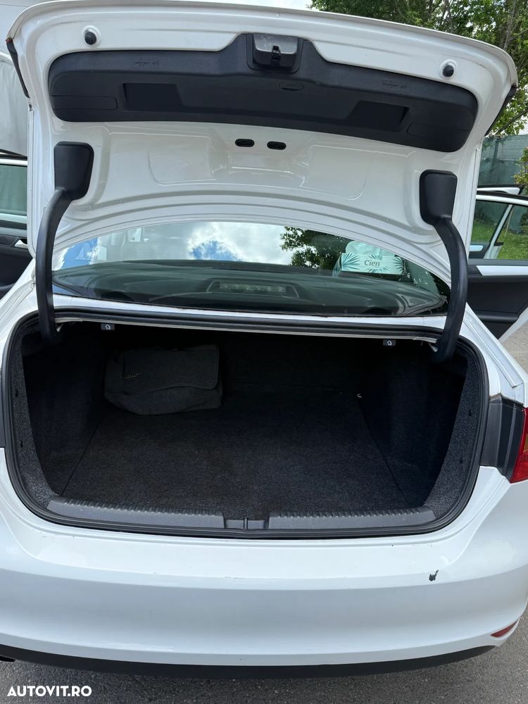 Volkswagen Jetta 1.6 TDI DPF Comfortline - 8