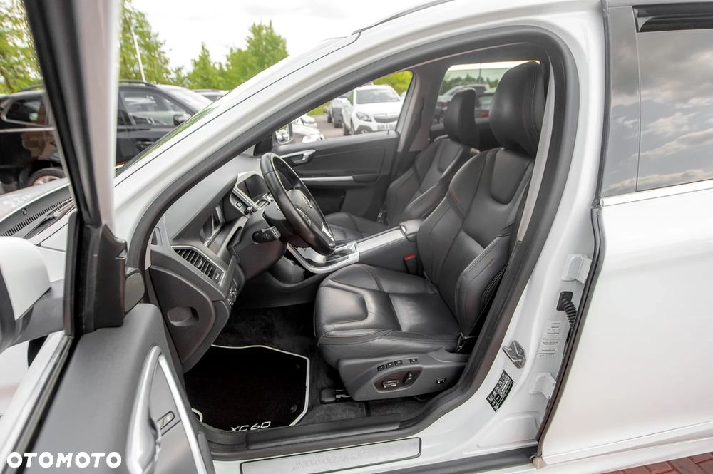 Volvo XC 60 D5 AWD Geartronic Ocean Race - 16