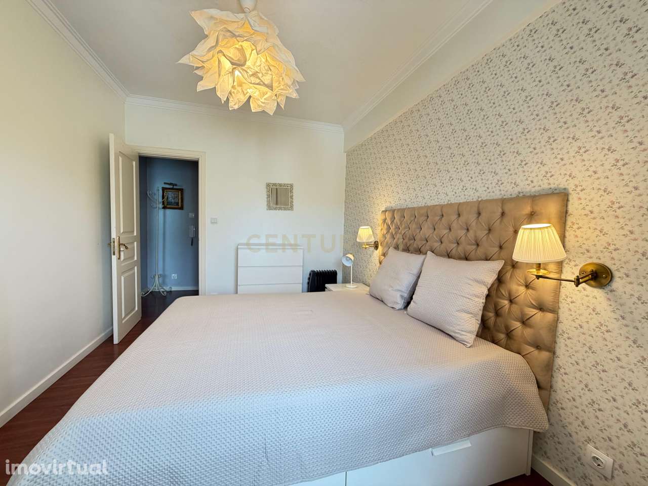 T3 convertido em T2 com vista desafogada e excelente luminosidade | Sã - Grande imagem: 3/30