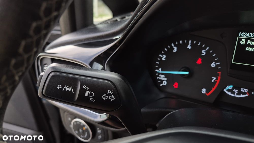 Ford Fiesta 1.0 EcoBoost S&S TITANIUM - 26