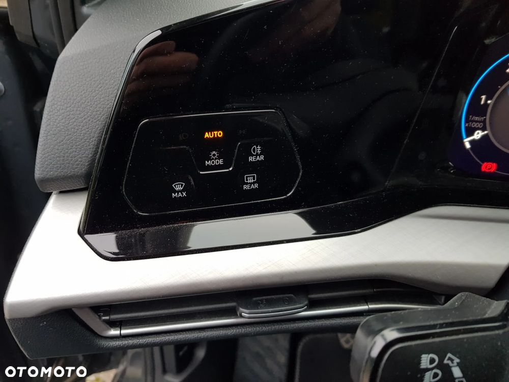 Volkswagen Golf 2.0 TDI SCR Goal - 23
