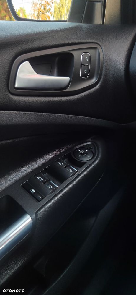Ford Kuga 1.5 EcoBoost 2x4 Titanium - 25