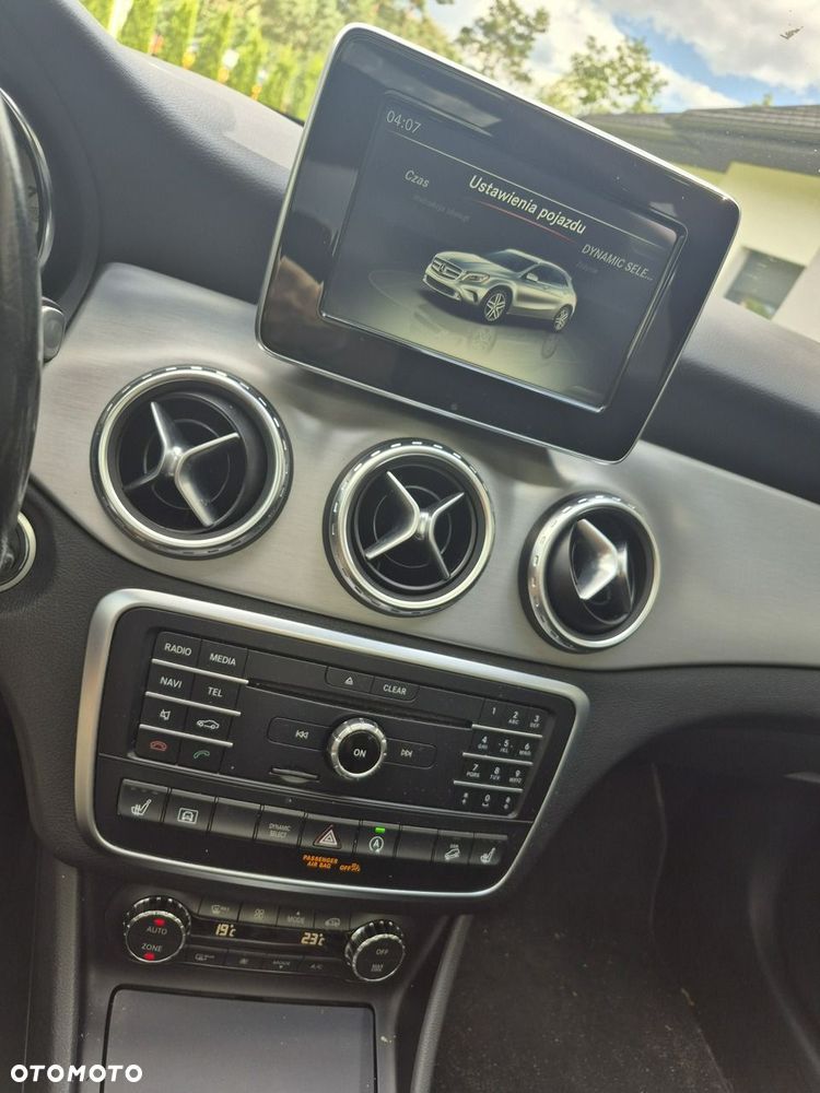 Mercedes-Benz GLA - 11