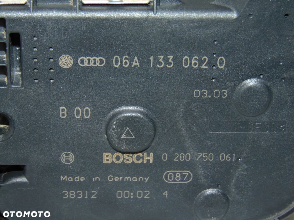 ORYGINAŁ przepustnica 06A133062Q 0280750061 VW Volkswagen Golf 4 IV Bora New Beetle Skoda Octavia I benzyna 2.0 - 2