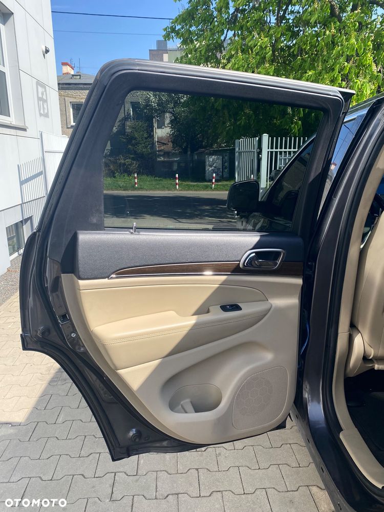 Jeep Grand Cherokee - 23