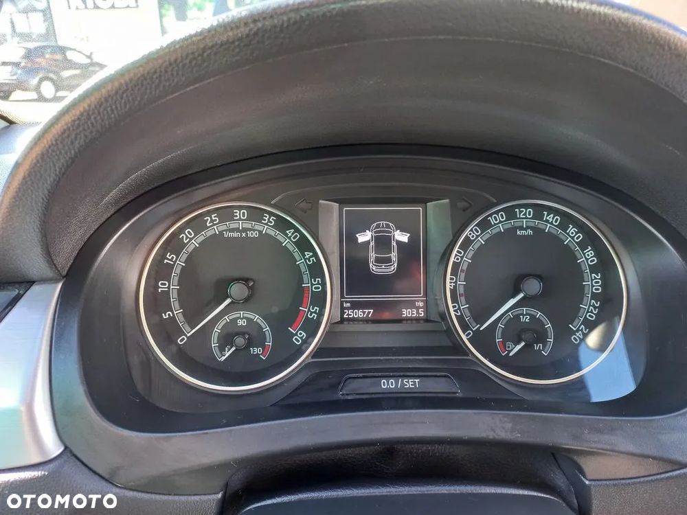 Skoda RAPID 1.6 TDI DPF Ambition - 6