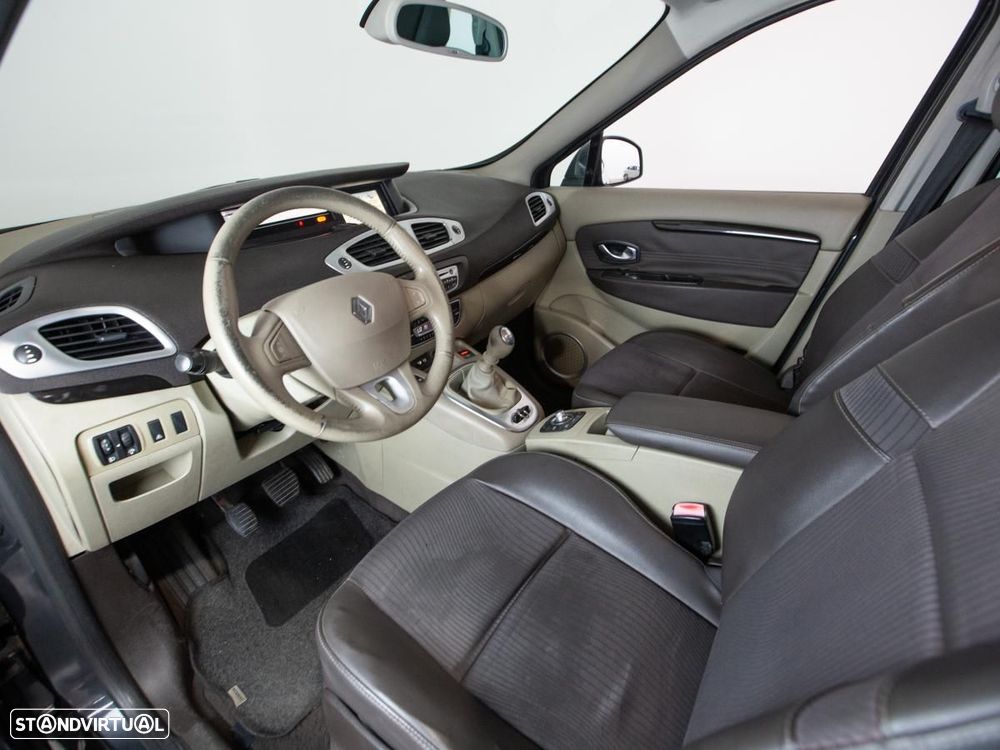 Renault Mégane Scénic - 8