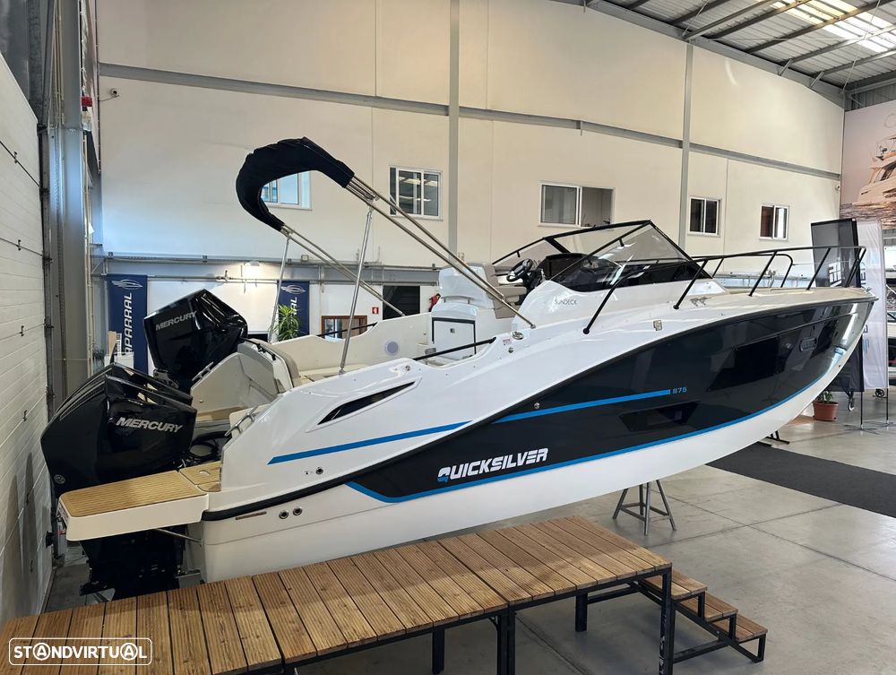 Quicksilver Activ 875 Sundeck - 5