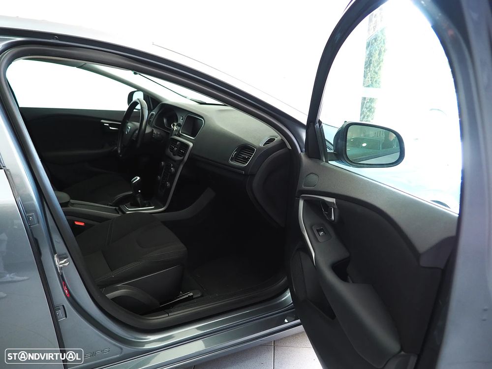 Volvo V40 1.6 D2 Momentum Eco - 13