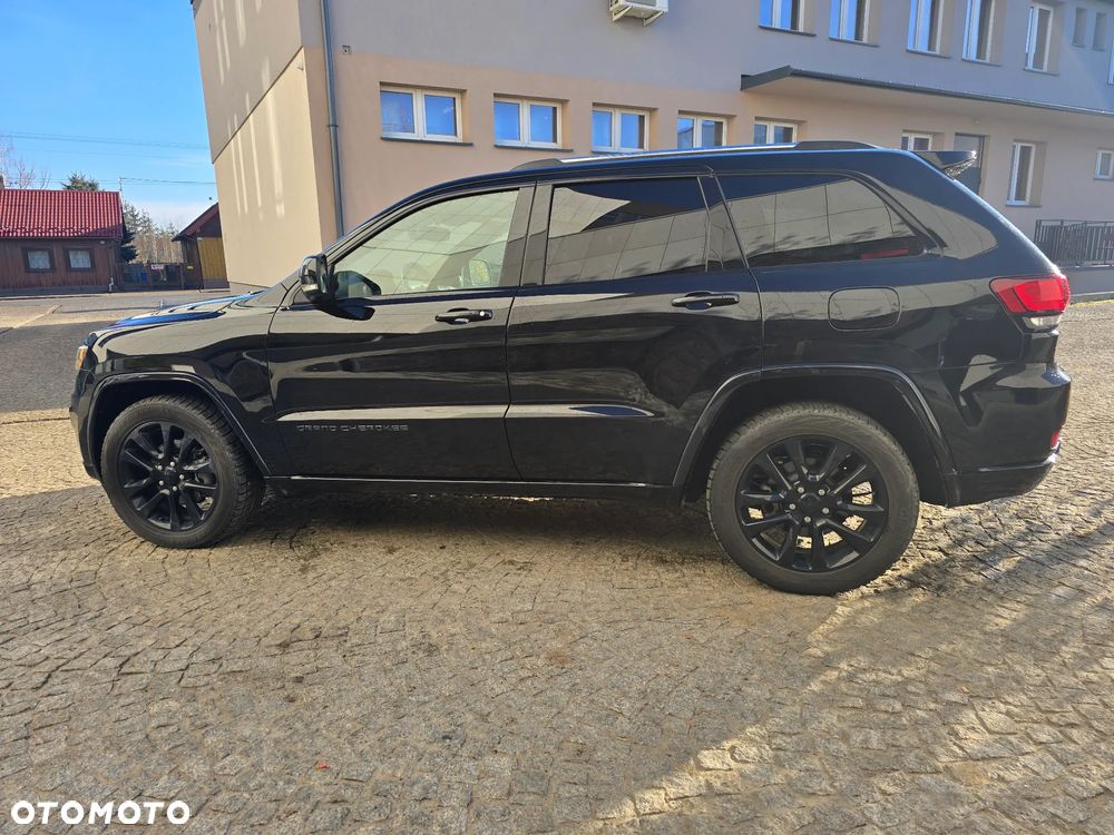 Jeep Grand Cherokee - 12