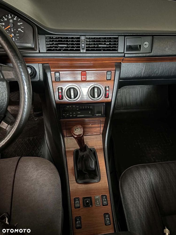 Mercedes-Benz W124 (1984-1993) - 10