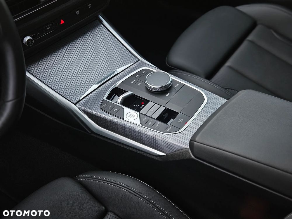 BMW Seria 3 320d xDrive mHEV M Sport sport - 24