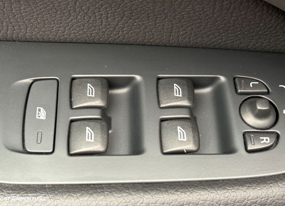 Volvo XC 60 T6 AWD Recharge Geartronic Inscription Expression - 24