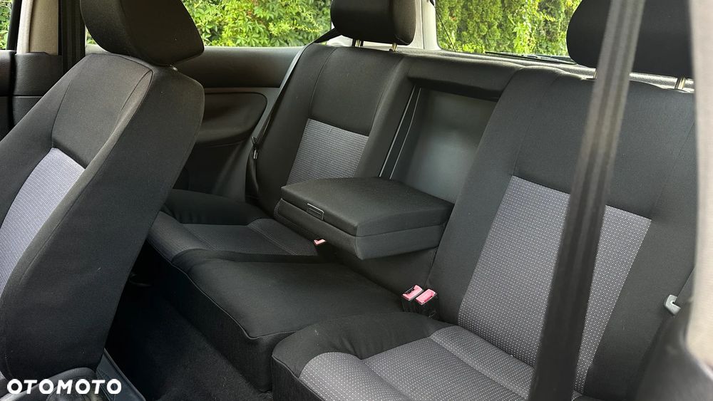 Volkswagen Golf - 32