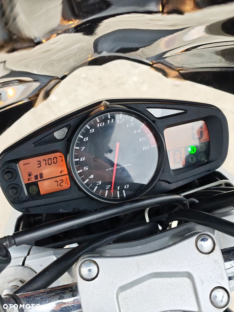 Suzuki GSR - 7