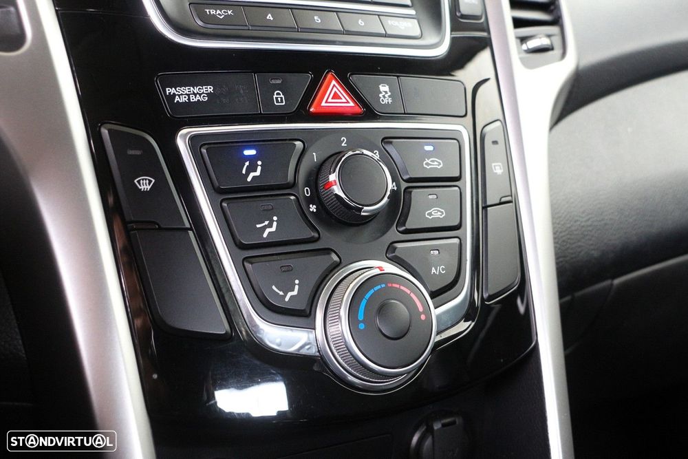 Hyundai i30 1.6 CRDI Blue Comfort - 22