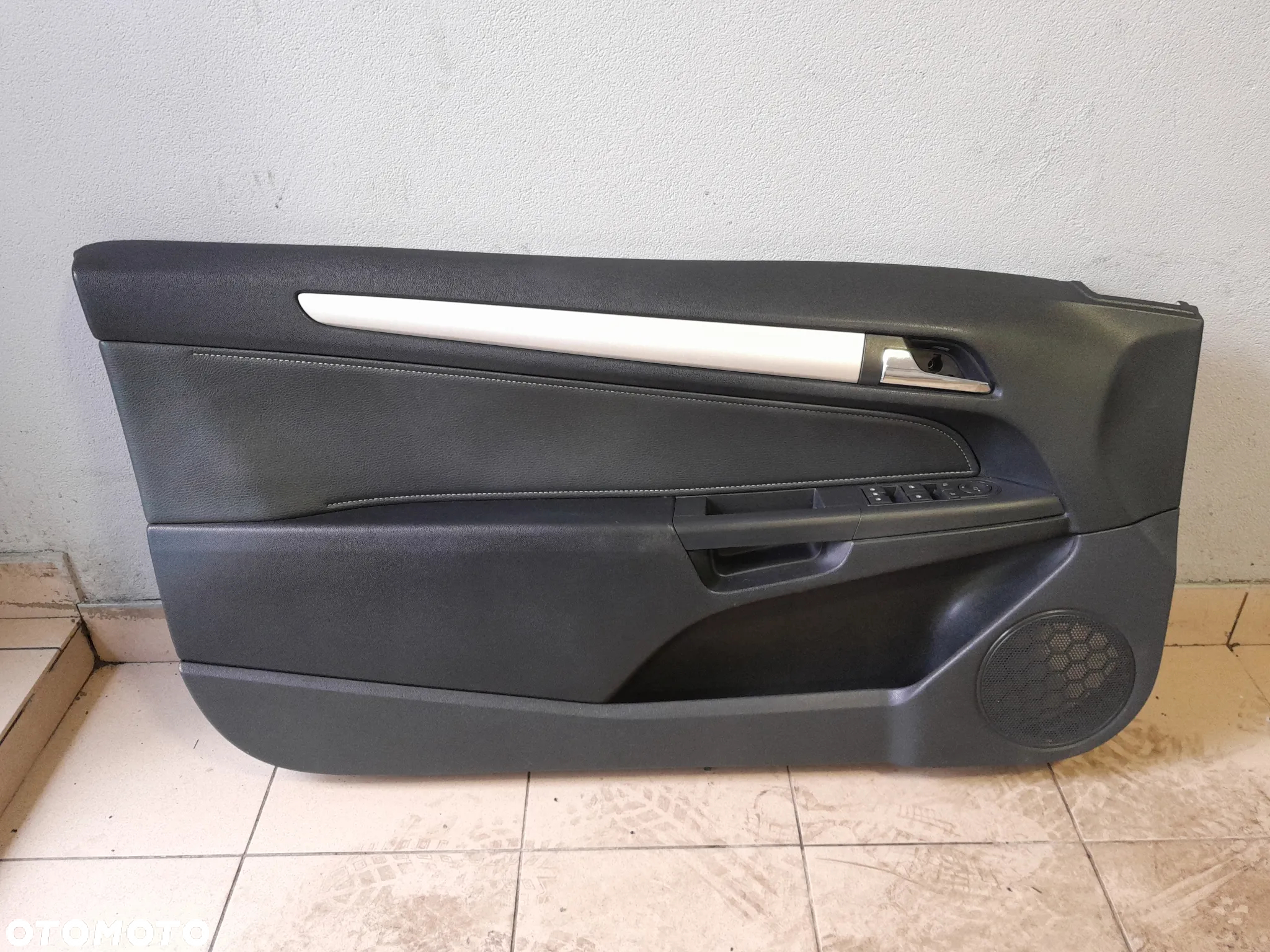 Boczek tapicerka drzwi lewych OPEL Astra H cabrio Twin Top 04-10r. - 2