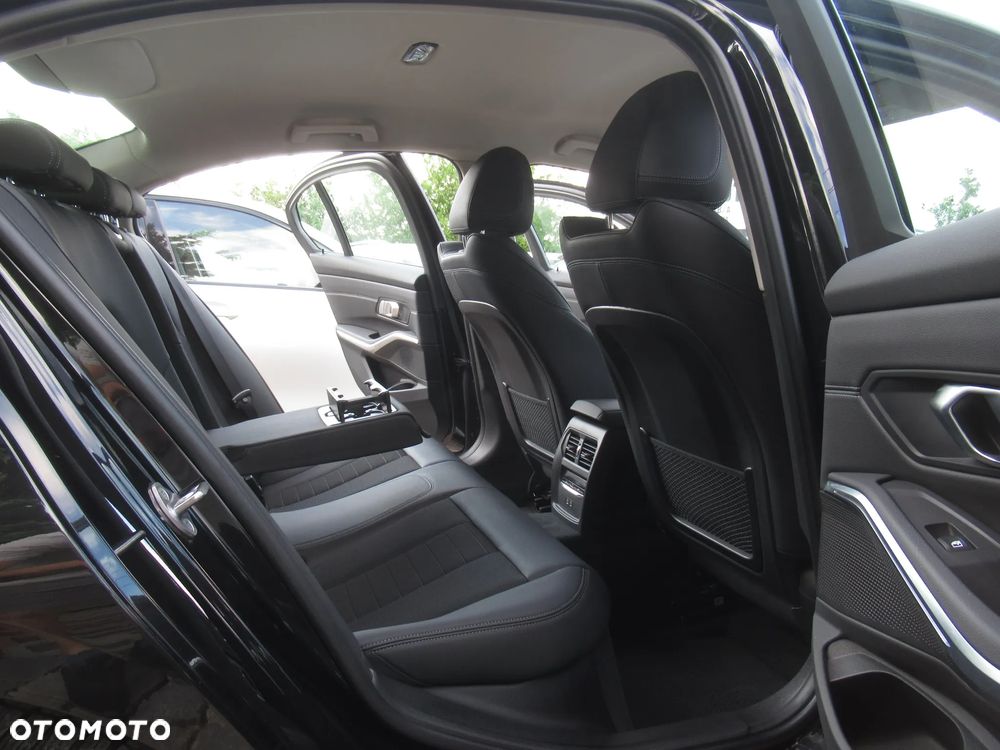 BMW Seria 3 318i - 8