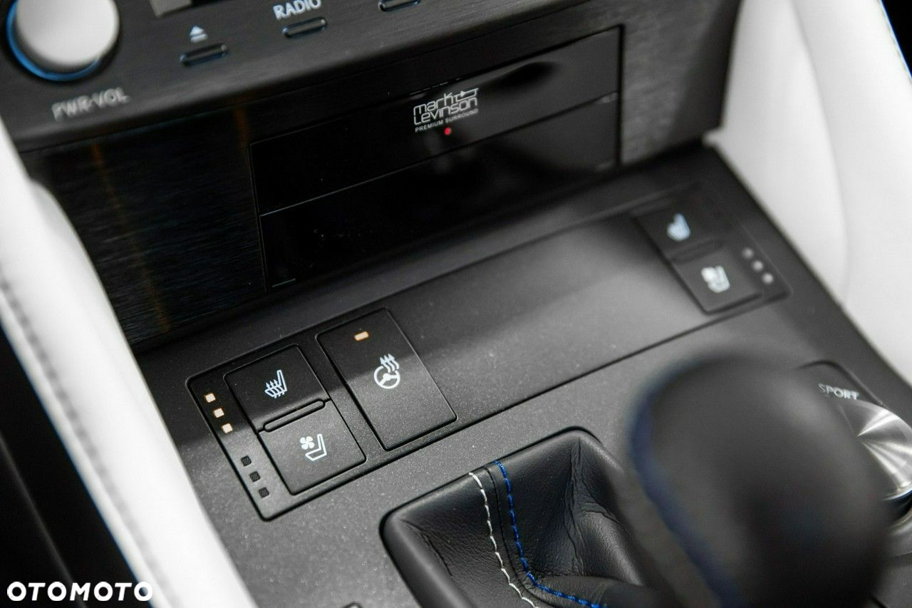 Lexus RC - 36