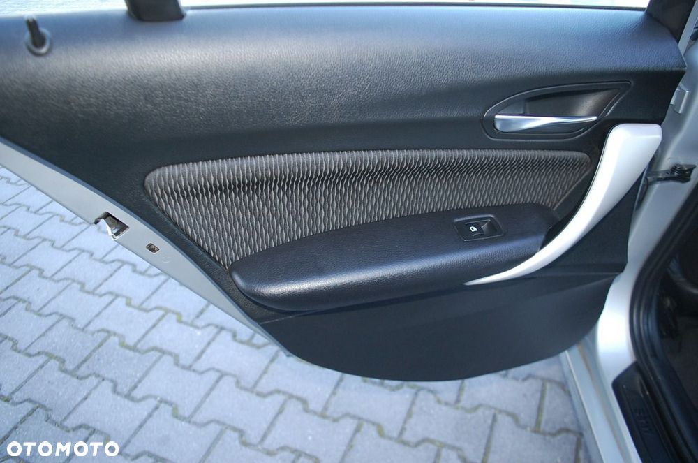 BMW Seria 1 - 32