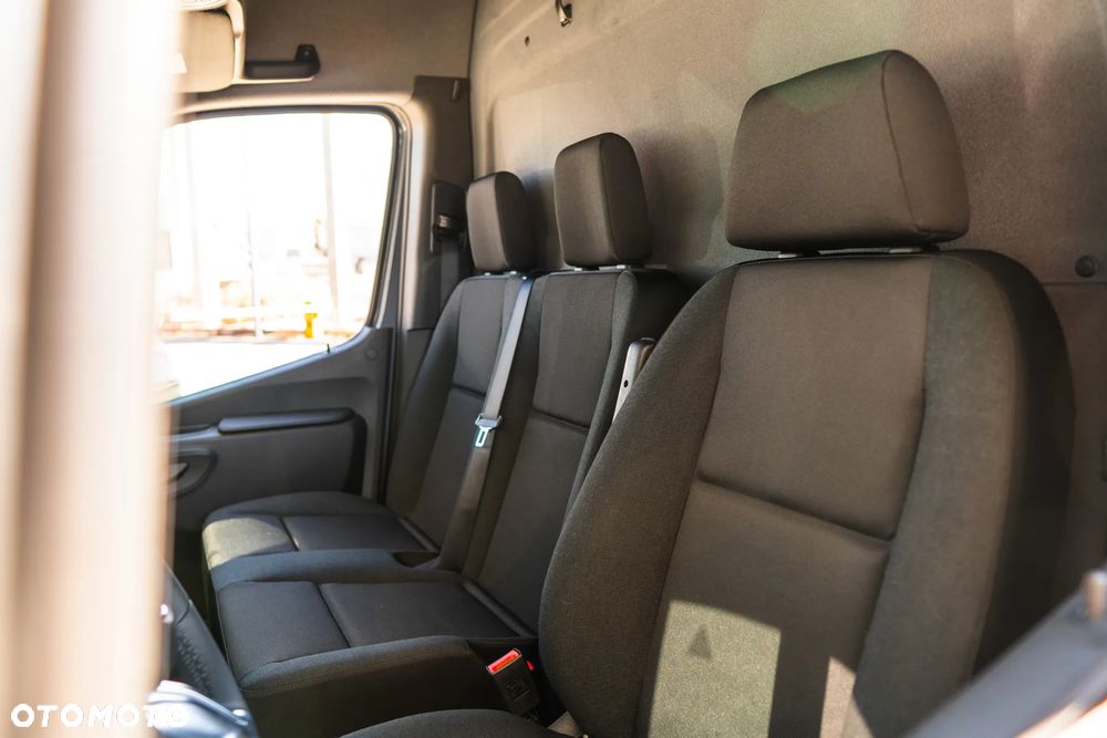 Mercedes-Benz Sprinter - 10