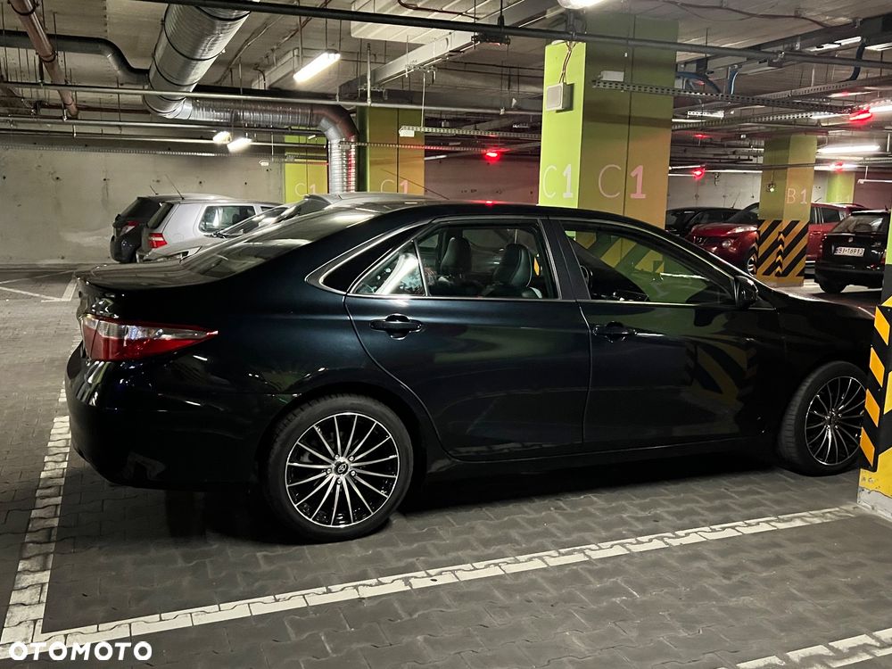 Toyota Camry - 10