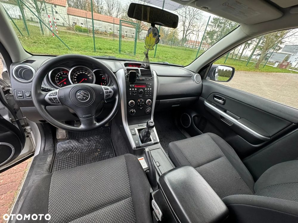 Suzuki Grand Vitara 2.0 - 22