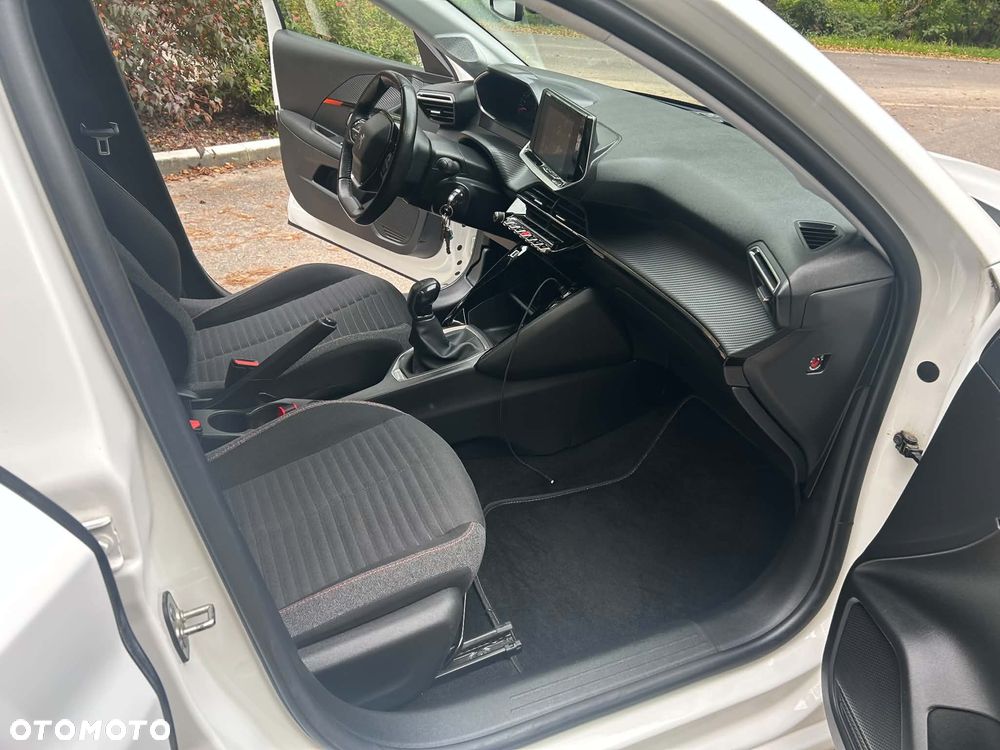 Peugeot 208 - 16