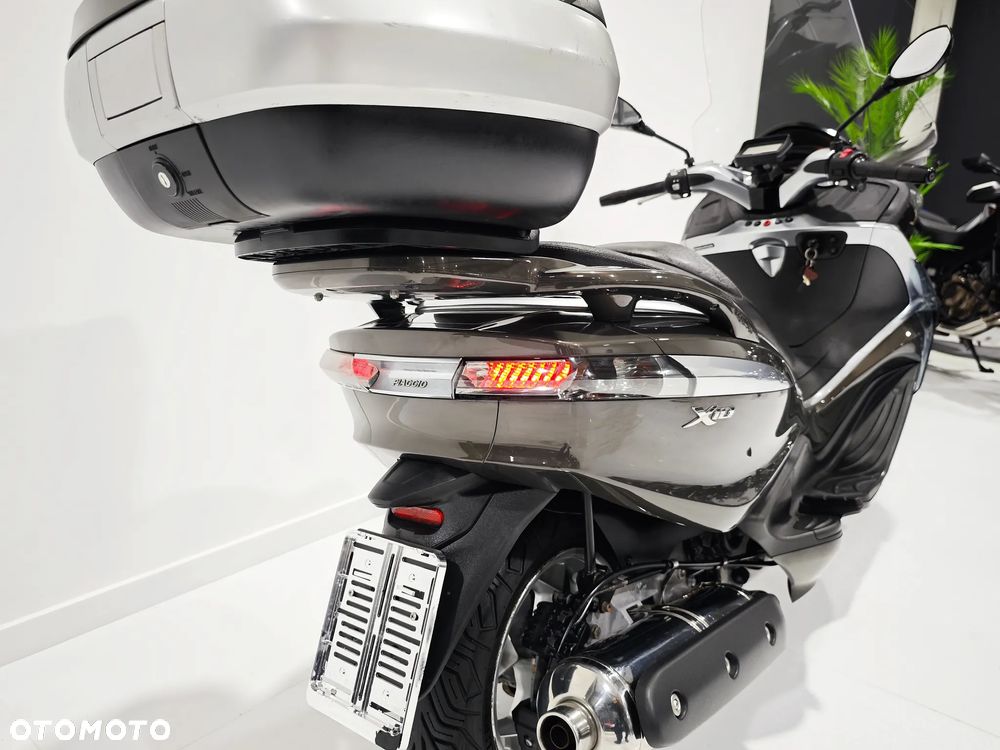Piaggio X10 - 11