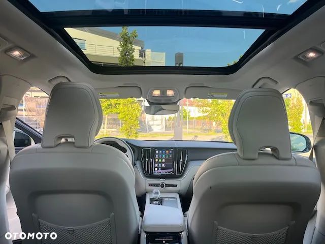 Volvo XC 60 B5 B AWD Ultimate Dark - 20