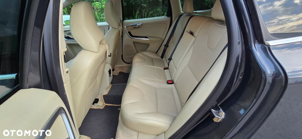 Volvo XC 60 D4 AWD Geartronic Summum - 19