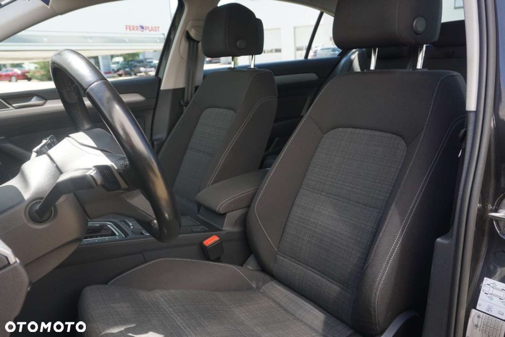 Volkswagen Passat - 16