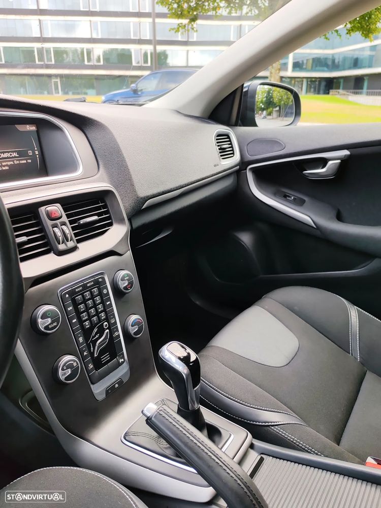 Volvo V40 2.0 D3 Momentum - 22