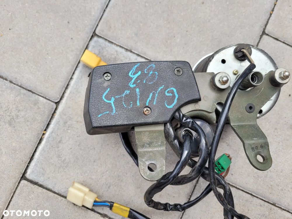 Licznik, zegar, prędkościomerz, stacyjka Suzuki GN 125 1983 - 13