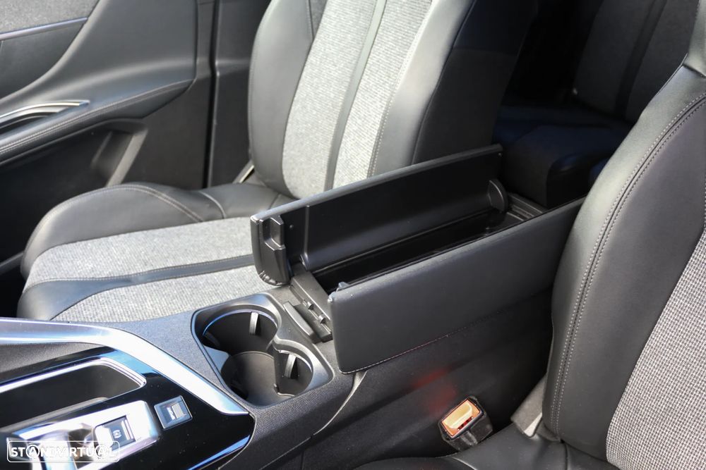 Peugeot 5008 1.5 BlueHDi Allure EAT8 - 25