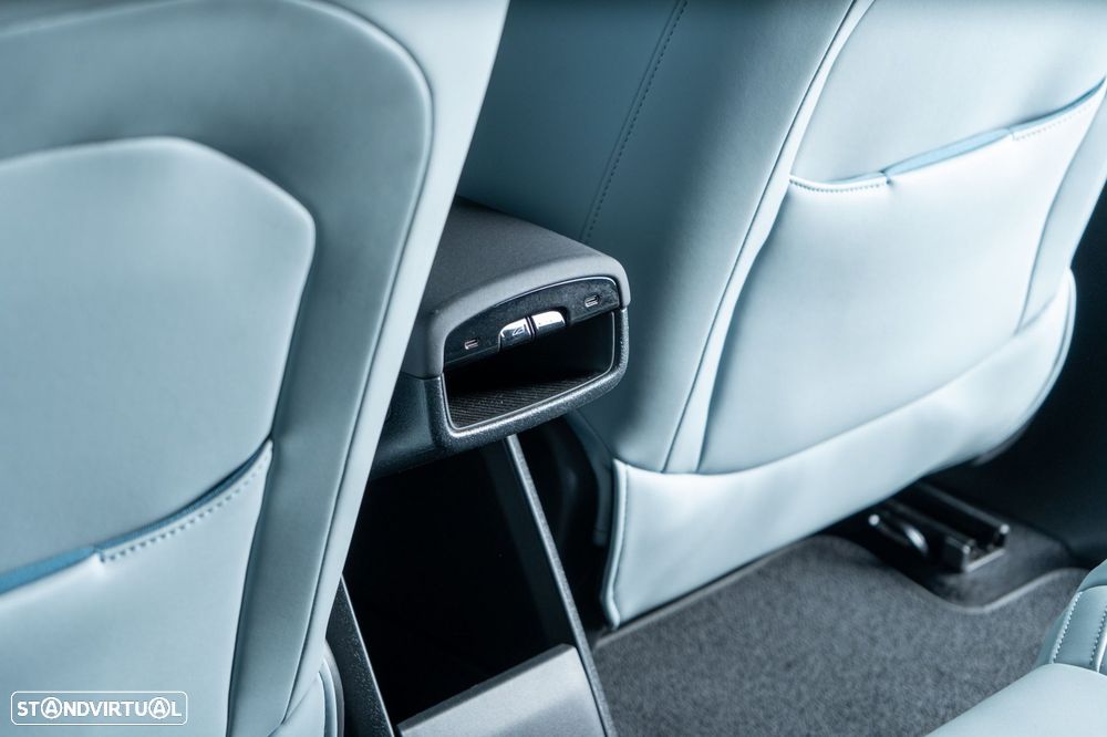 Volvo EX 30 Twin Motor Performance AWD Ultra — fotografia 31