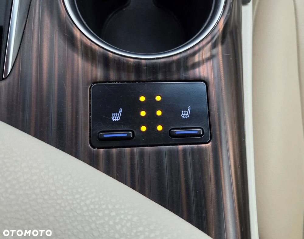 Toyota Camry 2.5 Hybrid Executive CVT - 23