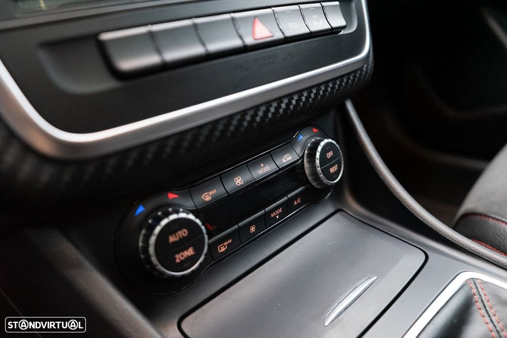 Mercedes-Benz A 180 d AMG Line - 31