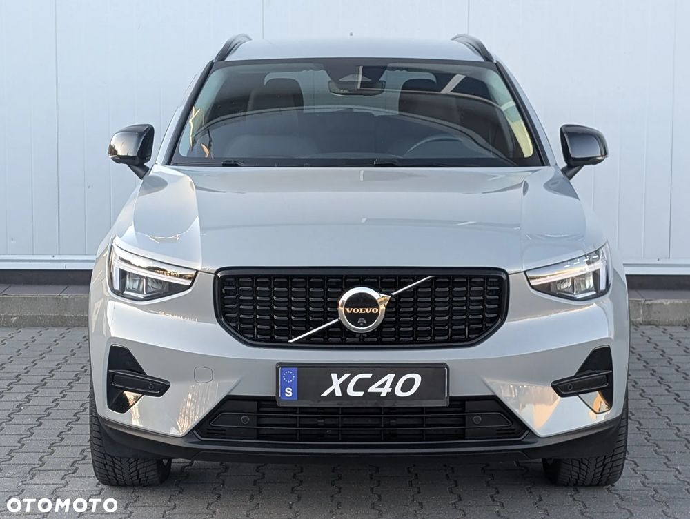 Volvo XC 40 B4 AWD Ultimate Dark - 2